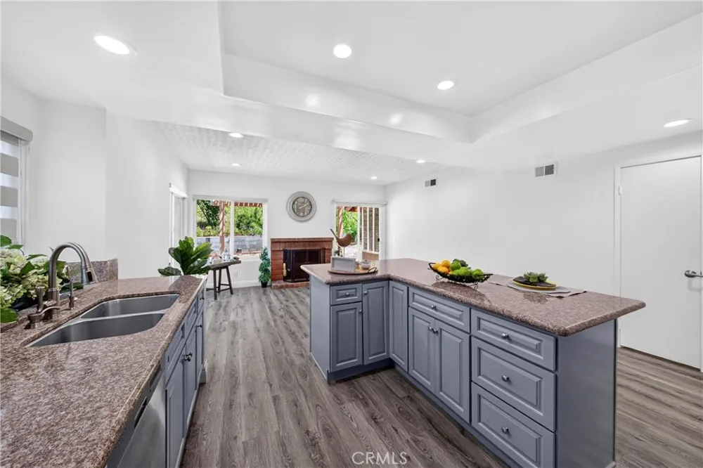 404 Continental Ct Newbury Park, CA 91320