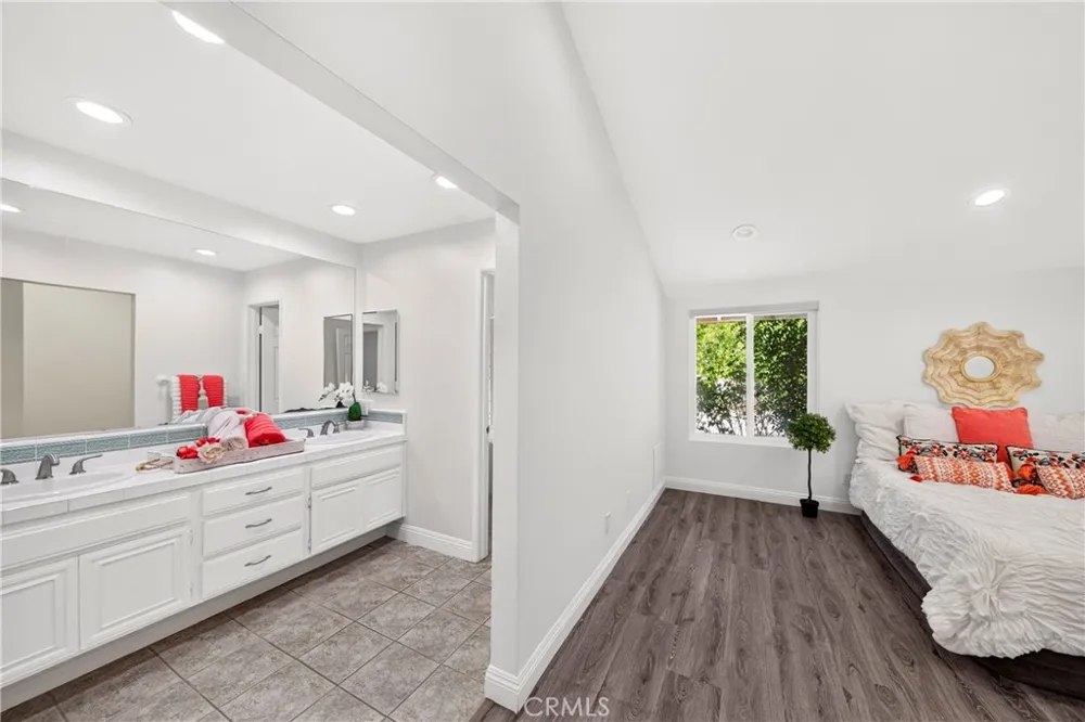 404 Continental Ct Newbury Park, CA 91320