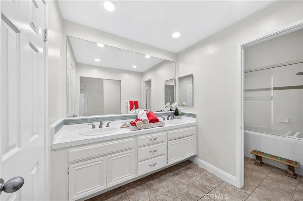404 Continental Ct Newbury Park, CA 91320