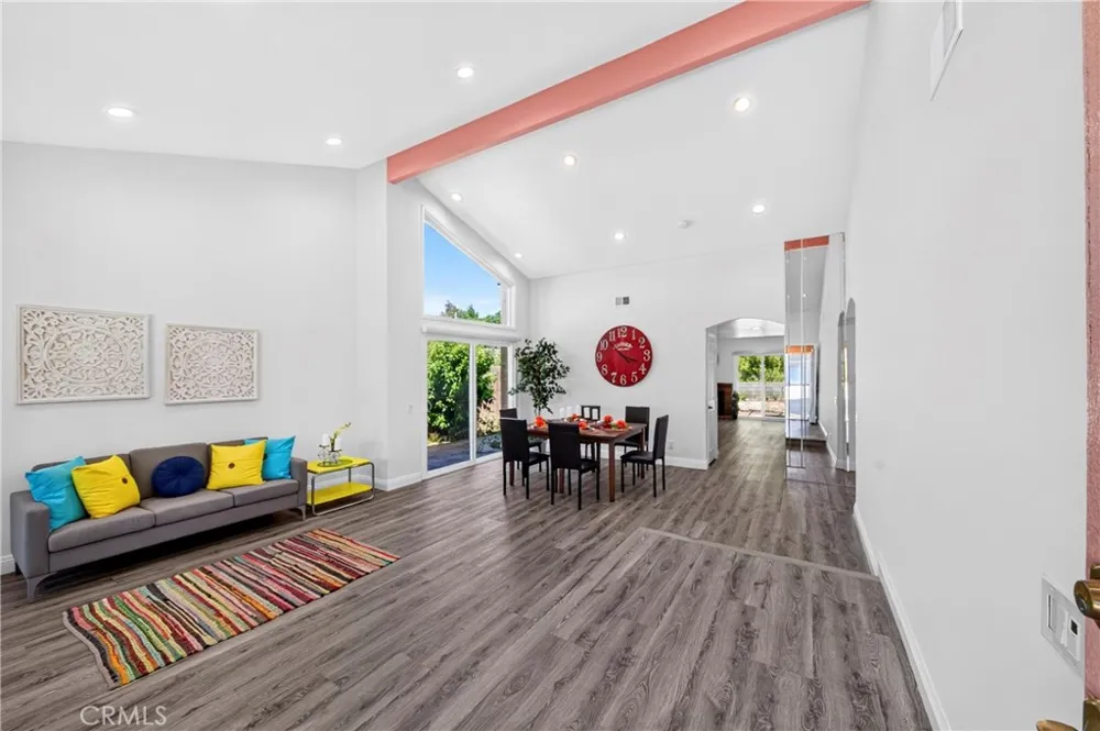 404 Continental Ct Newbury Park, CA 91320