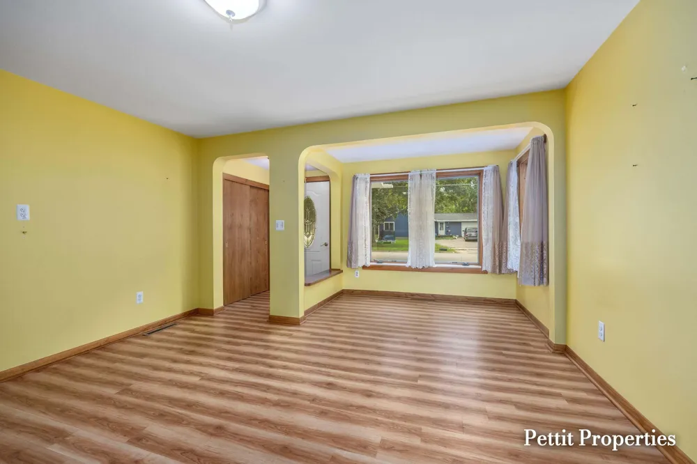 302 John Street Clare, MI 48617