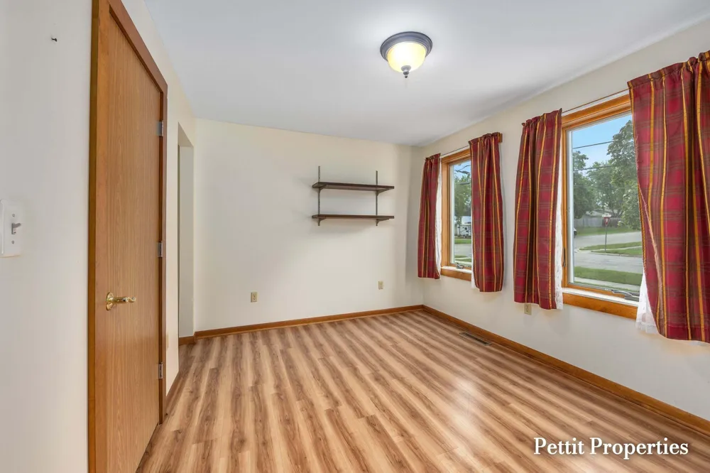 302 John Street Clare, MI 48617