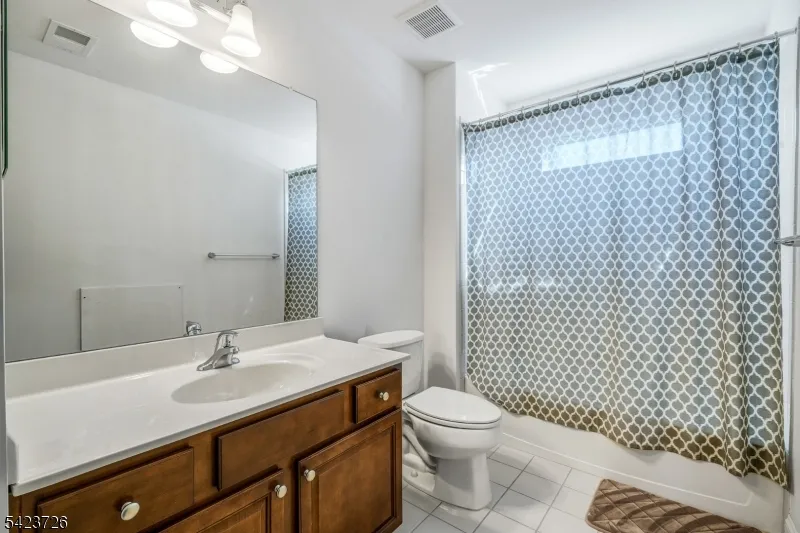 90 Schindler Ct Franklin, NJ 08873
