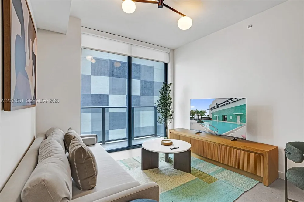 11 NE 6th St #610 Miami, FL 33132