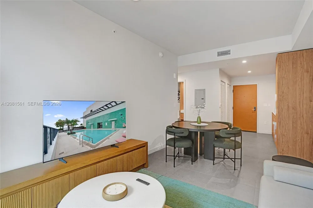 11 NE 6th St #610 Miami, FL 33132
