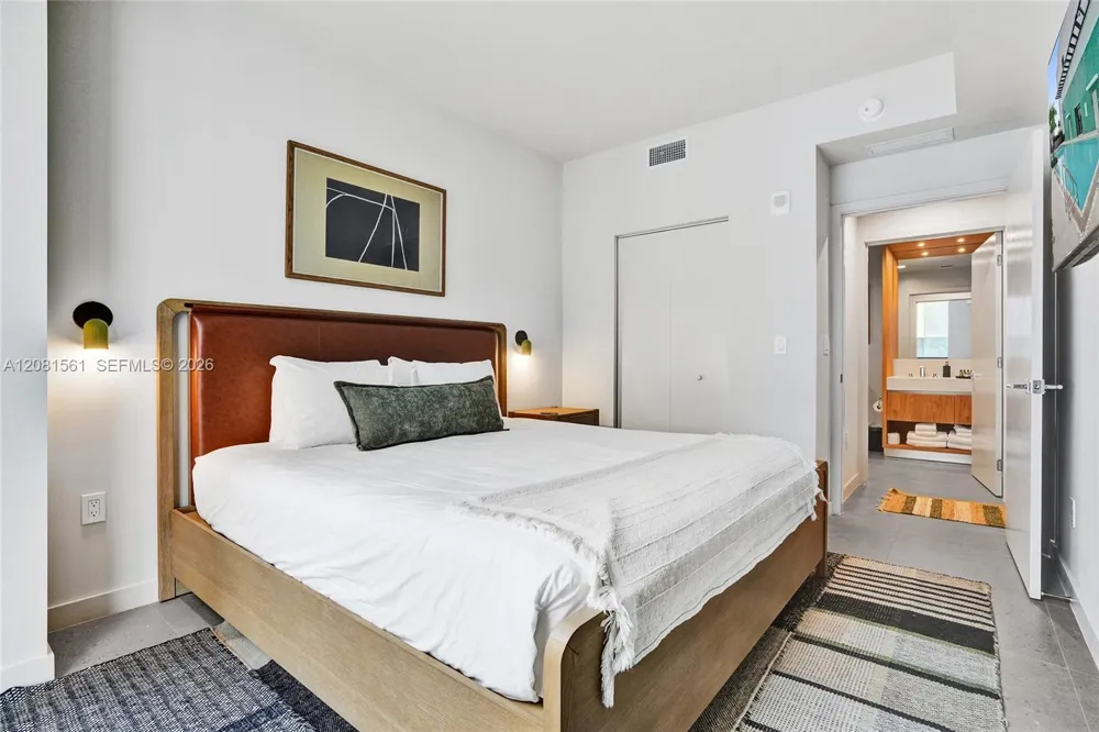 11 NE 6th St #610 Miami, FL 33132