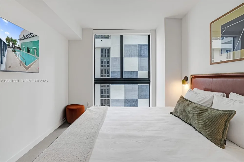 11 NE 6th St #610 Miami, FL 33132