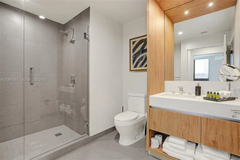 11 NE 6th St #610 Miami, FL 33132