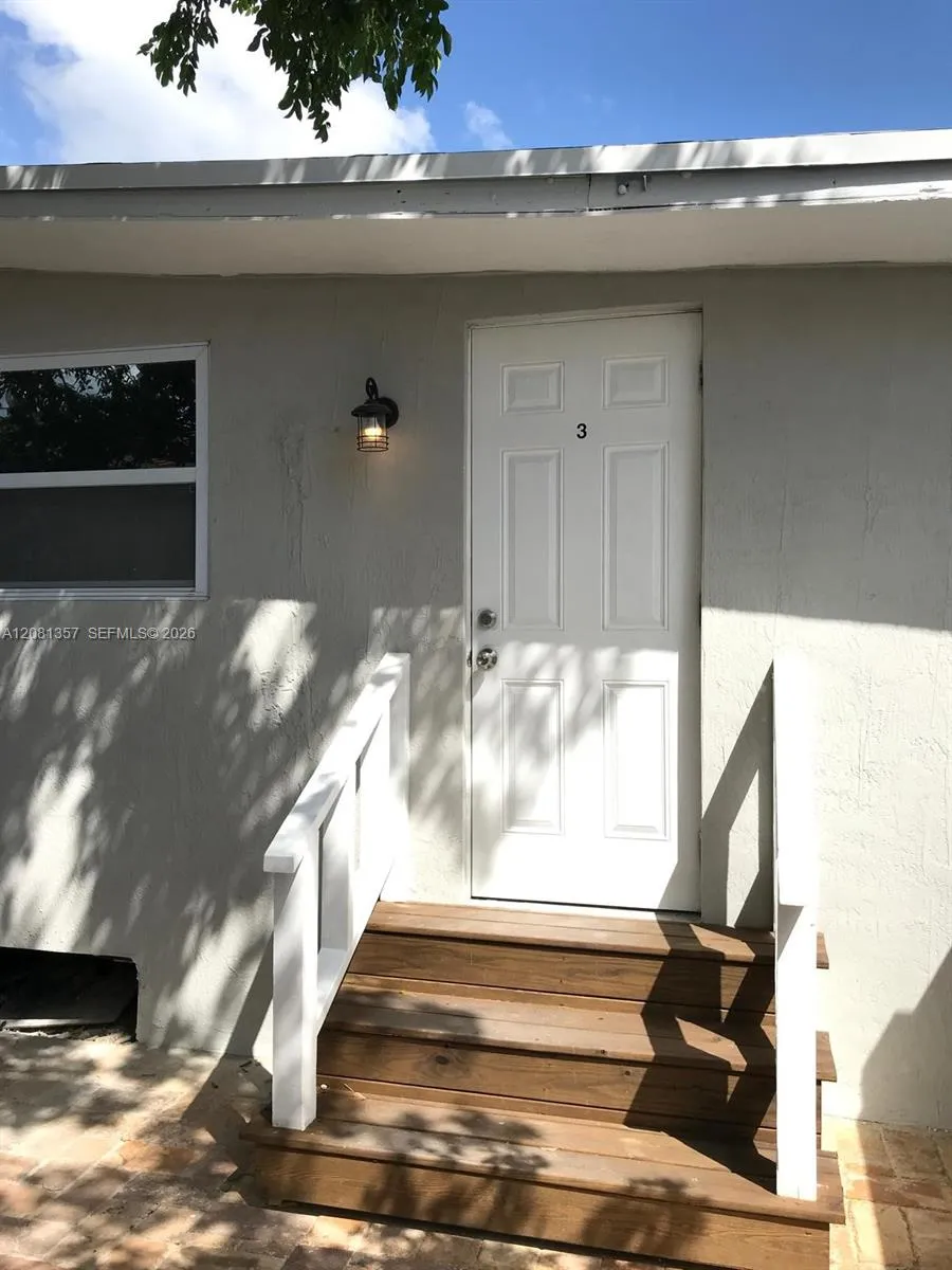 821 SW 29th Ct Miami, FL 33135