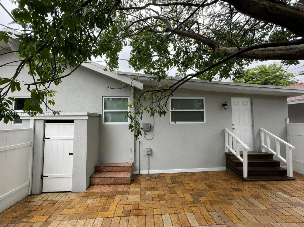 821 SW 29th Ct Miami, FL 33135