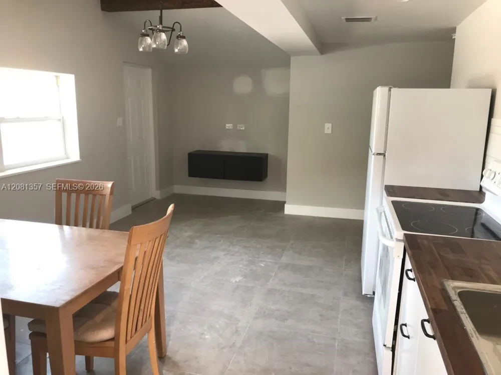 821 SW 29th Ct Miami, FL 33135