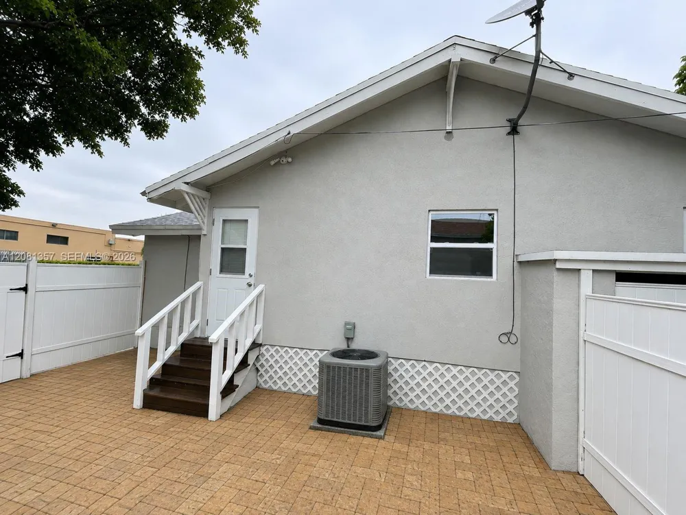 821 SW 29th Ct Miami, FL 33135