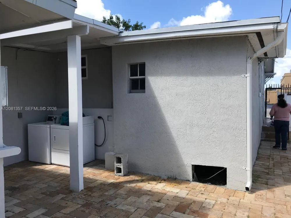 821 SW 29th Ct Miami, FL 33135