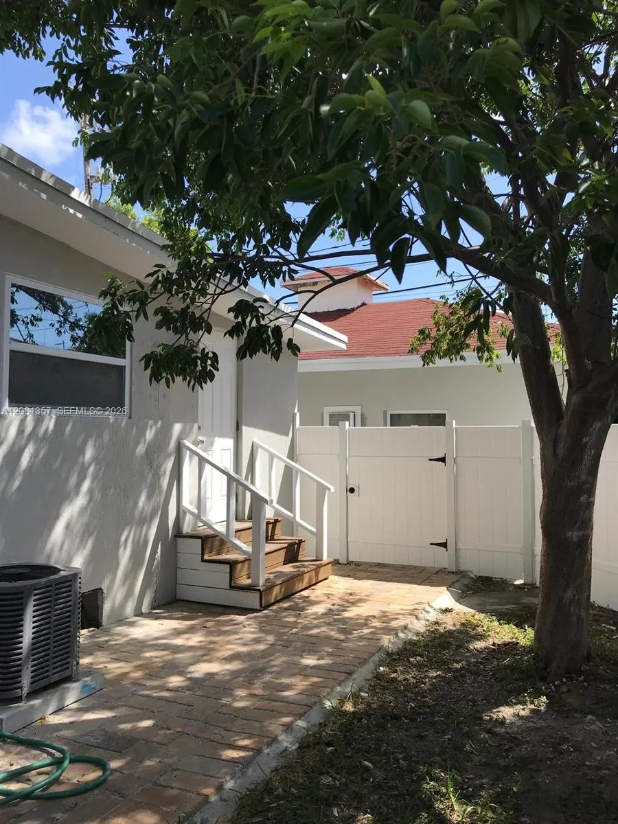 821 SW 29th Ct Miami, FL 33135