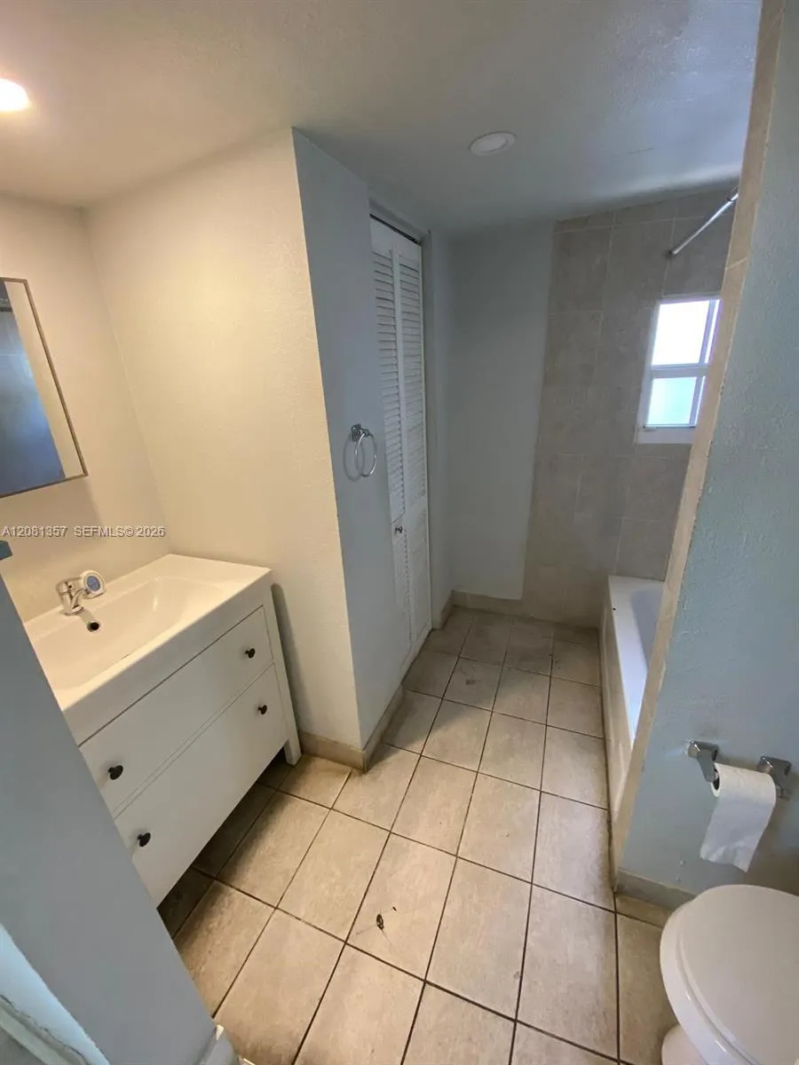 821 SW 29th Ct Miami, FL 33135