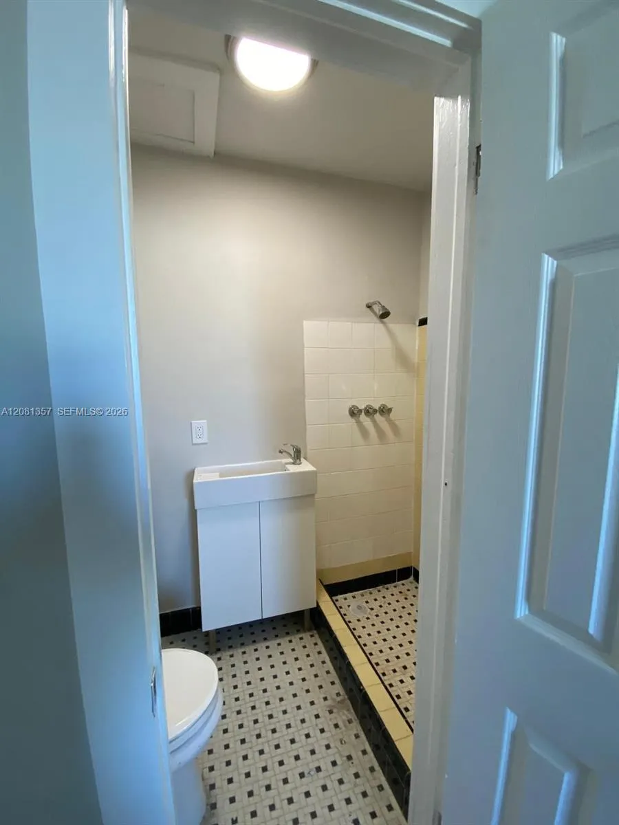 821 SW 29th Ct Miami, FL 33135