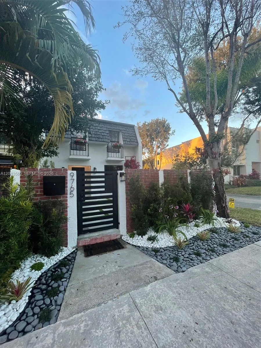 9765 SW 93rd Ter #9765 Miami, FL 33176