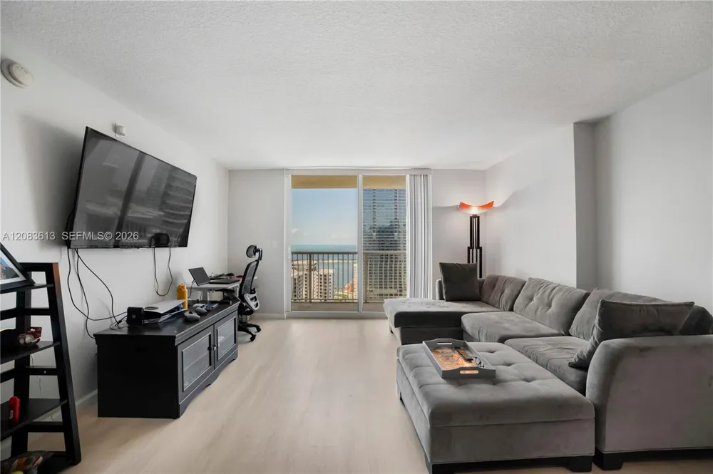 1200 Brickell Bay Dr #4121 Miami, FL 33131