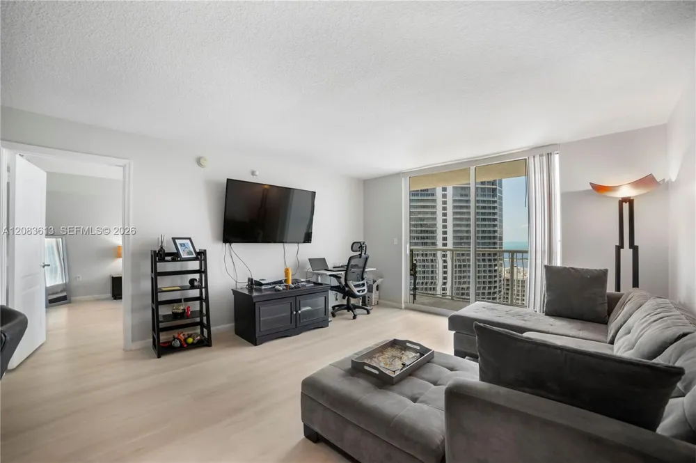 1200 Brickell Bay Dr #4121 Miami, FL 33131