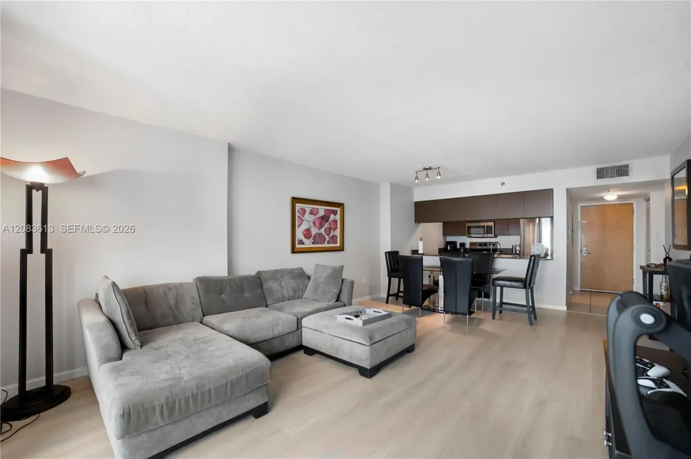 1200 Brickell Bay Dr #4121 Miami, FL 33131