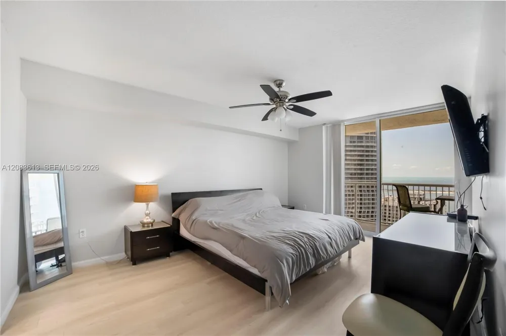 1200 Brickell Bay Dr #4121 Miami, FL 33131