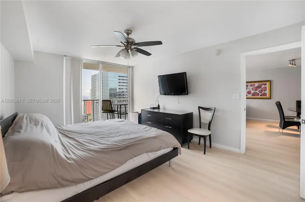 1200 Brickell Bay Dr #4121 Miami, FL 33131