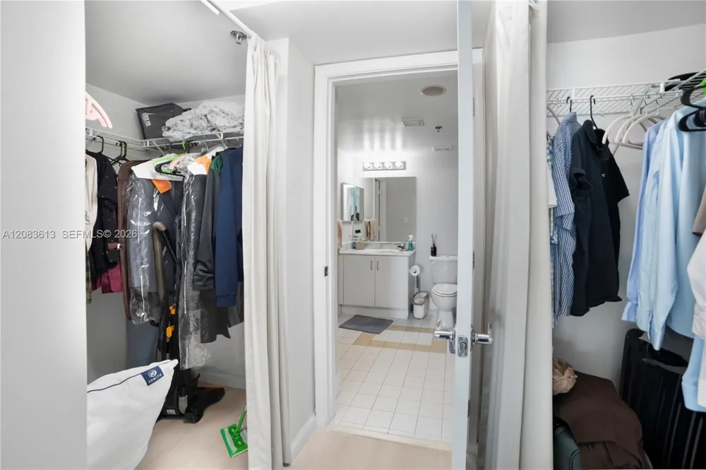 1200 Brickell Bay Dr #4121 Miami, FL 33131