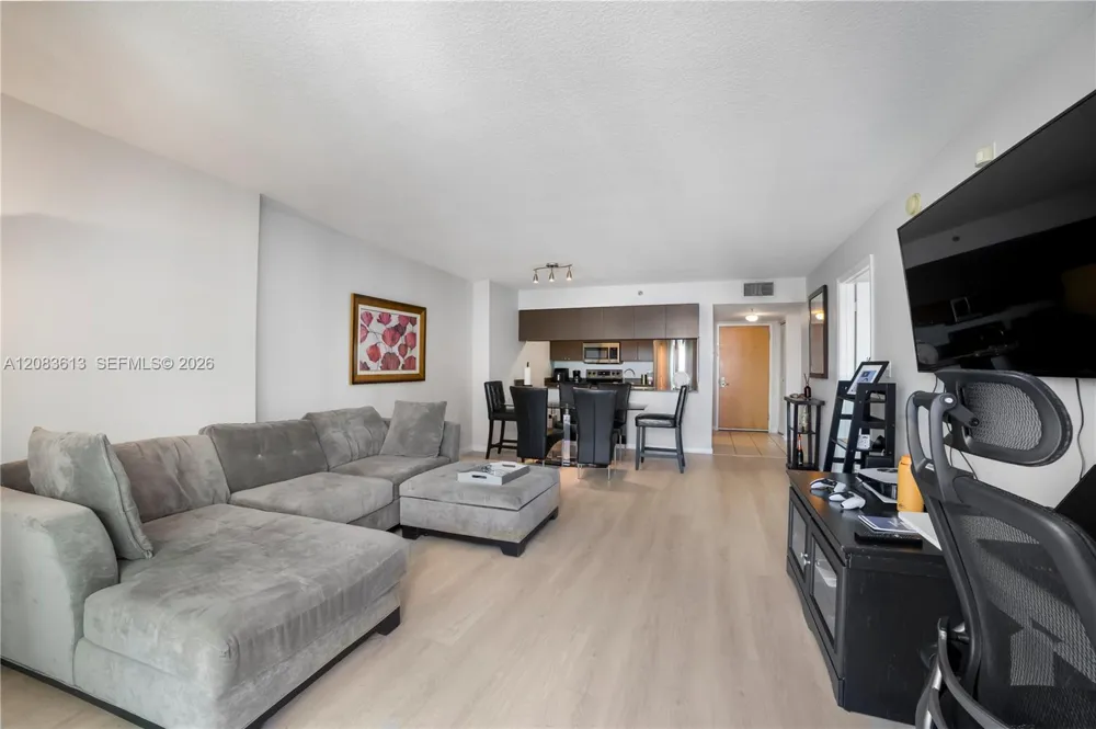 1200 Brickell Bay Dr #4121 Miami, FL 33131