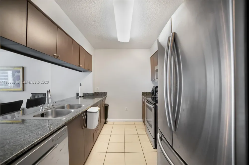 1200 Brickell Bay Dr #4121 Miami, FL 33131