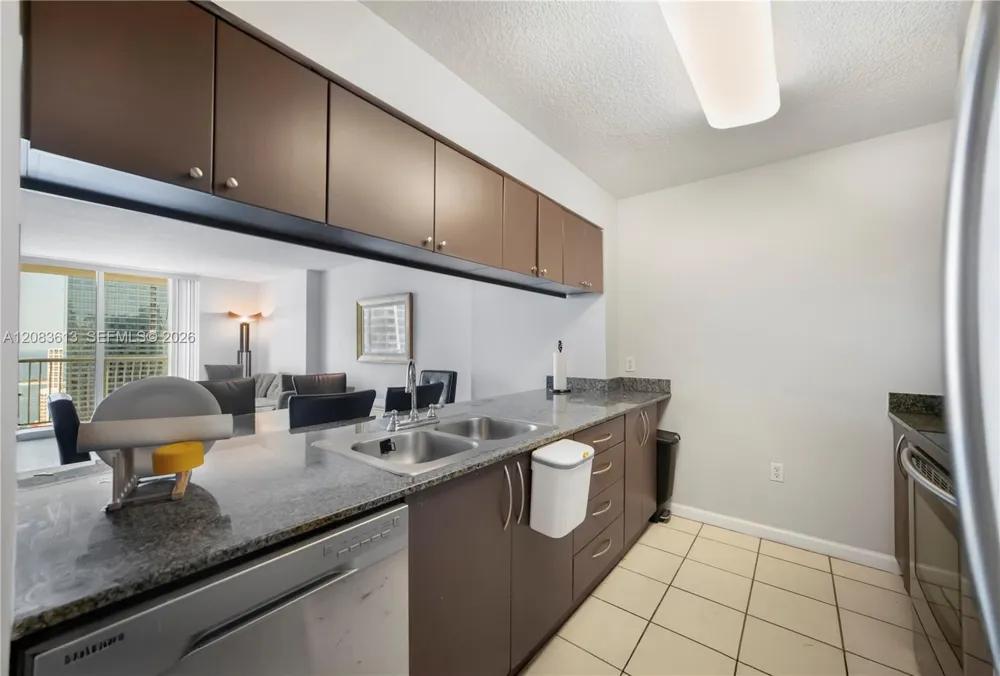 1200 Brickell Bay Dr #4121 Miami, FL 33131