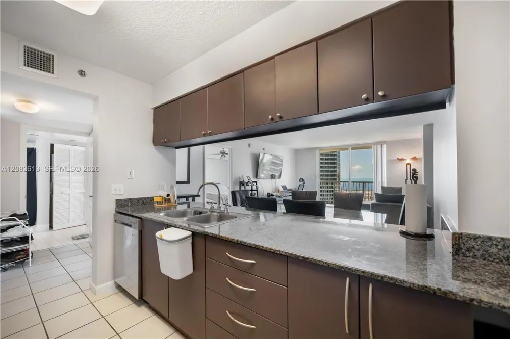 1200 Brickell Bay Dr #4121 Miami, FL 33131