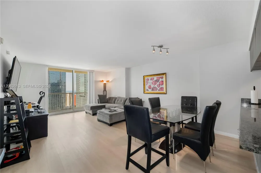 1200 Brickell Bay Dr #4121 Miami, FL 33131