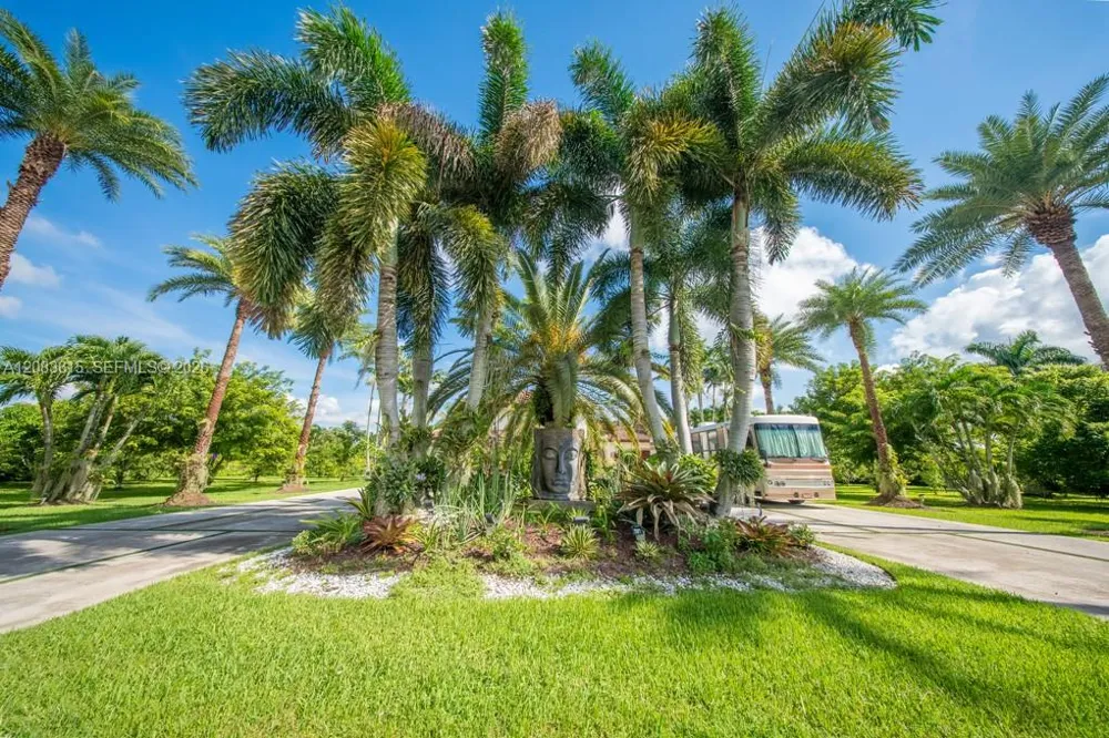 19381 SW 196th St Miami, FL 33187