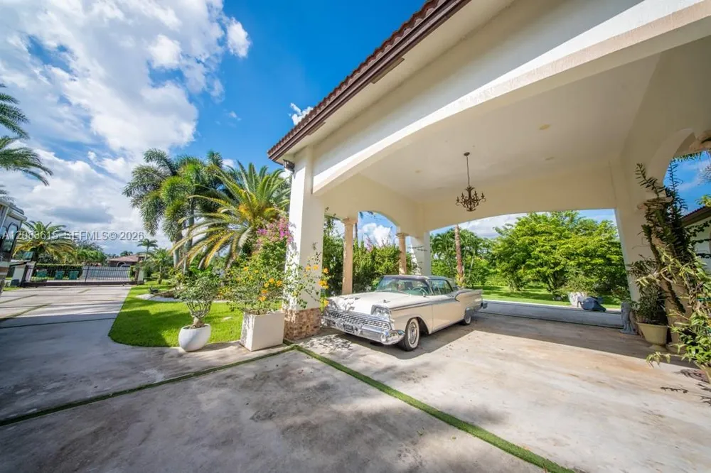 19381 SW 196th St Miami, FL 33187