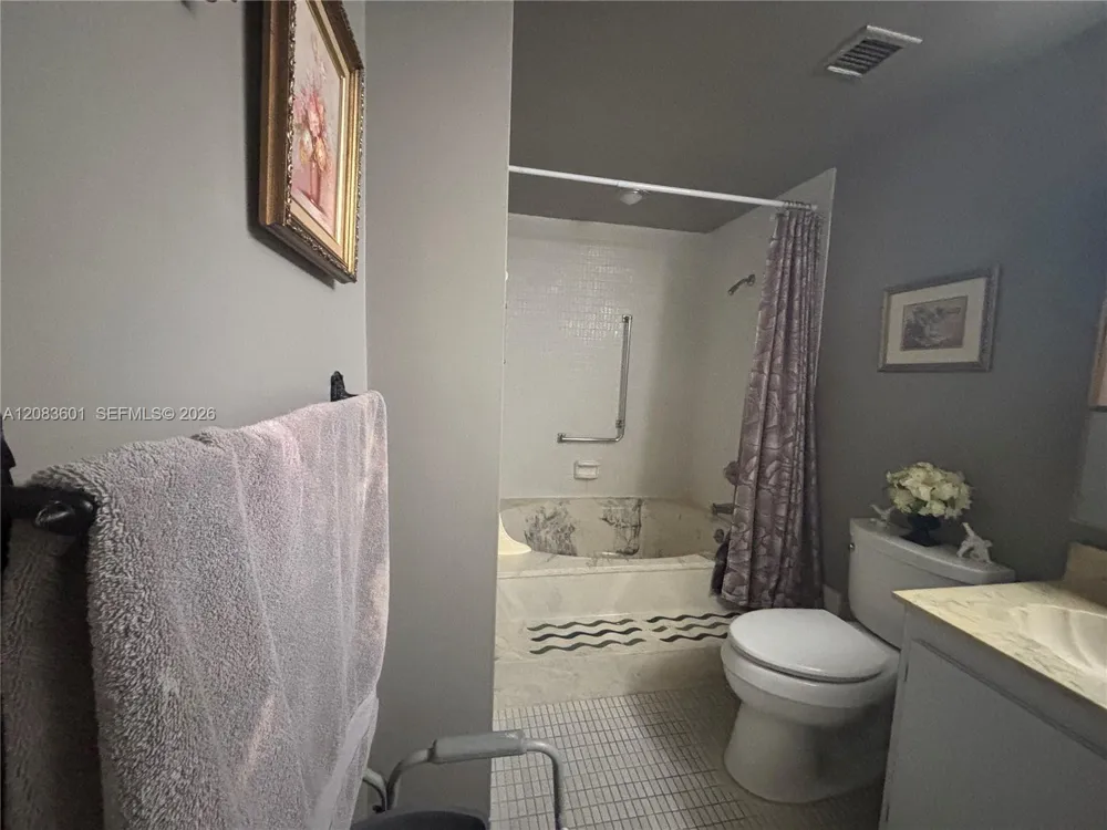 3800 Hillcrest Dr #1011 Hollywood, FL 33021