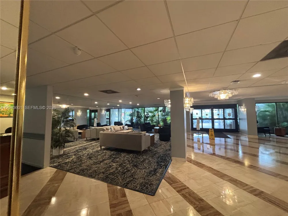 3800 Hillcrest Dr #1011 Hollywood, FL 33021