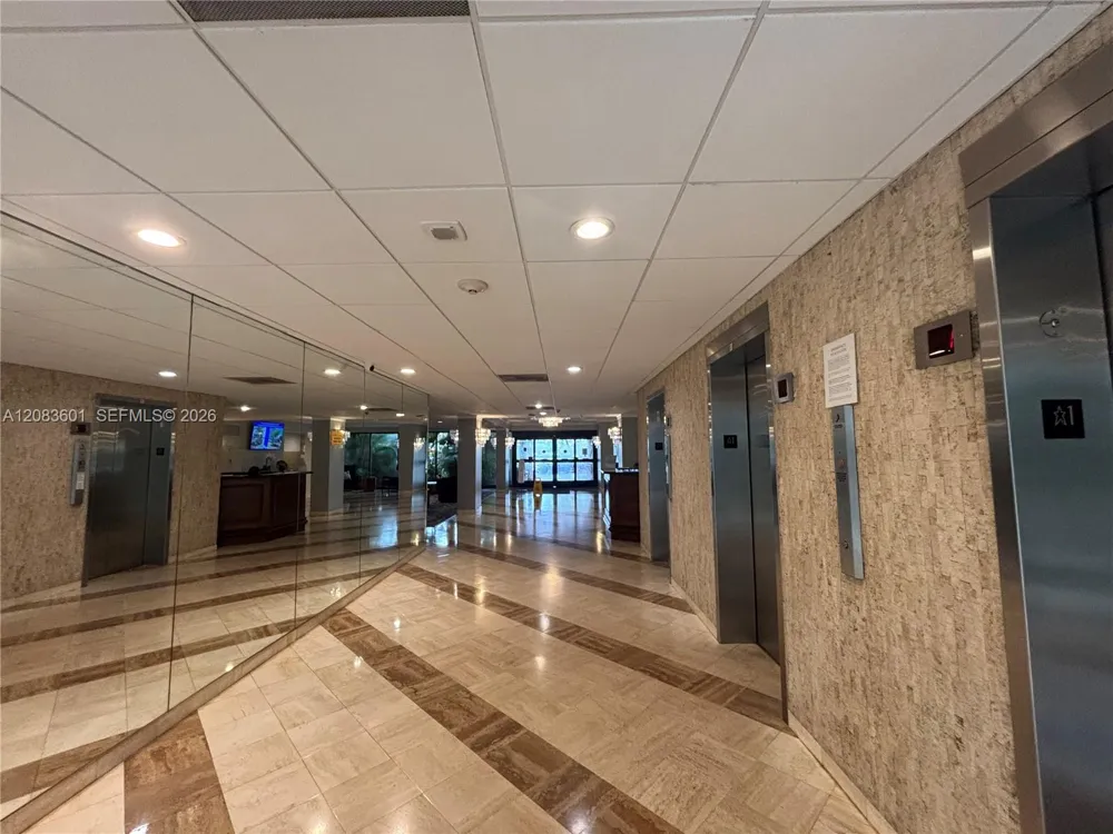 3800 Hillcrest Dr #1011 Hollywood, FL 33021