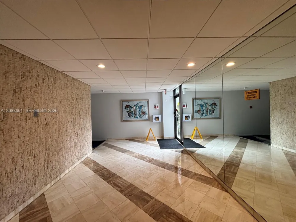 3800 Hillcrest Dr #1011 Hollywood, FL 33021