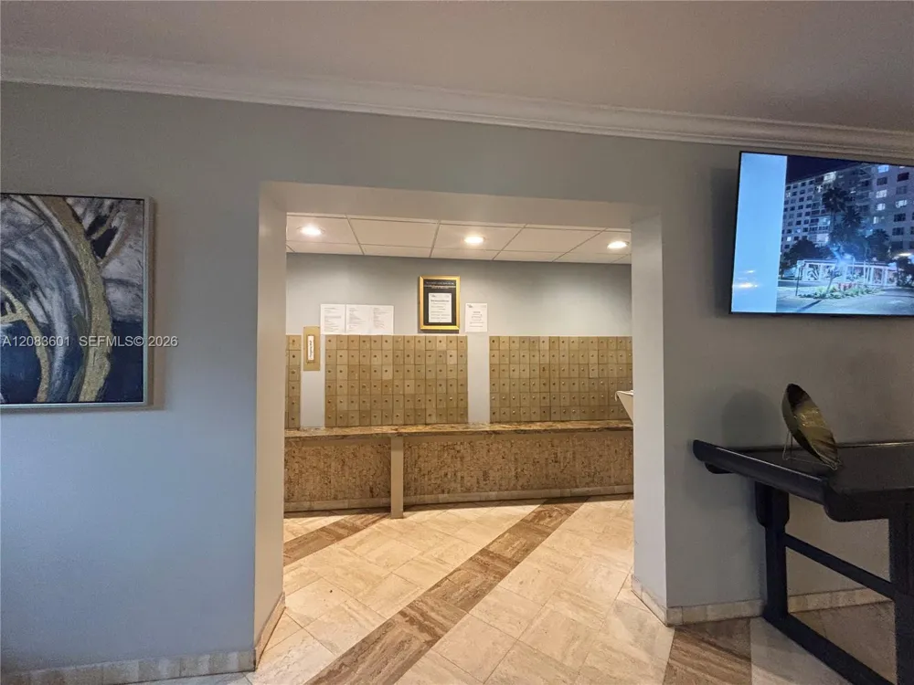 3800 Hillcrest Dr #1011 Hollywood, FL 33021