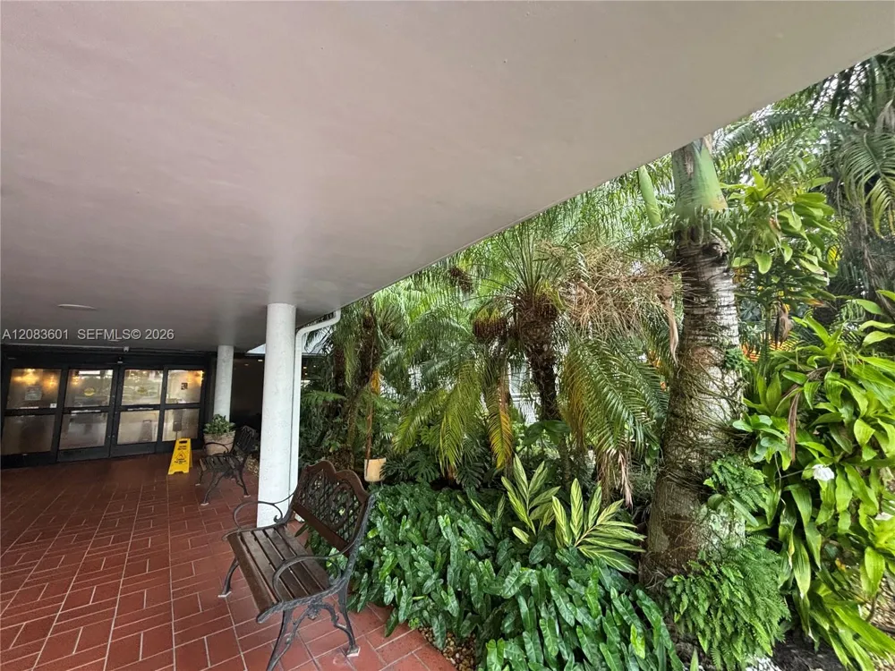 3800 Hillcrest Dr #1011 Hollywood, FL 33021