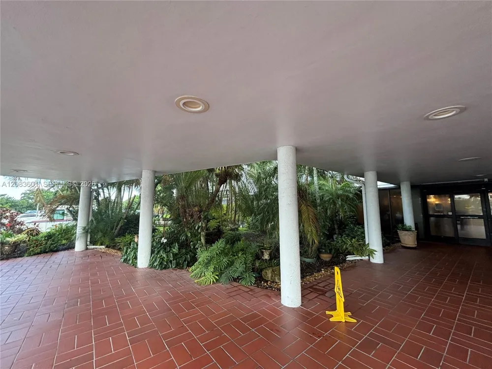 3800 Hillcrest Dr #1011 Hollywood, FL 33021