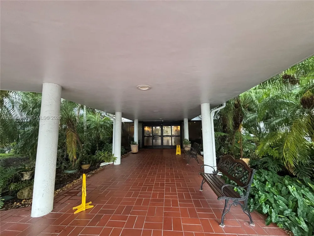 3800 Hillcrest Dr #1011 Hollywood, FL 33021