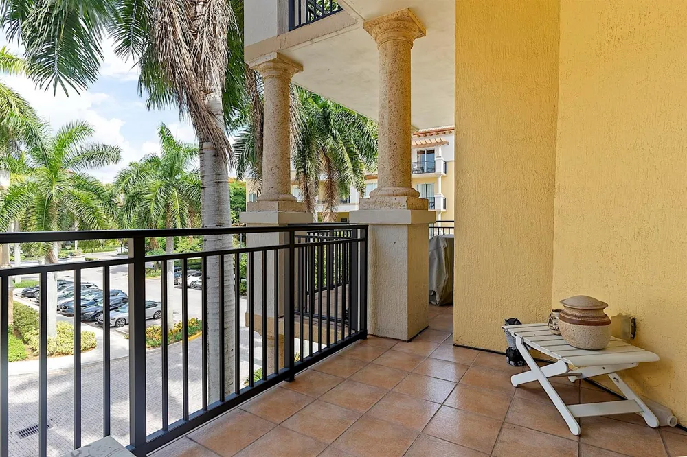 16100 EMERALD ESTATES DRIVE #397 Weston, FL 33331