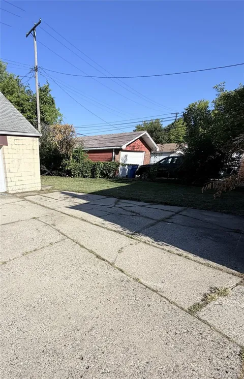 23271 WILLARD AVENUE #3