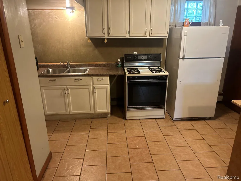 23271 WILLARD AVENUE #3 Warren City, MI 48089