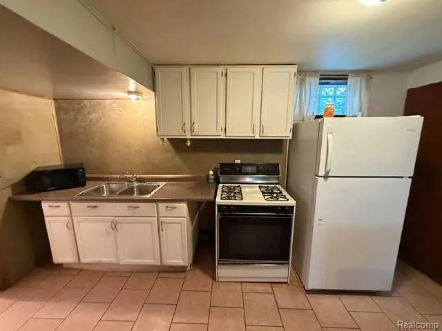 23271 WILLARD AVENUE #3 Warren City, MI 48089