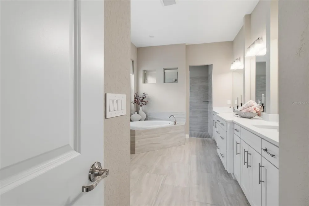 18923 CHERRYSTONE WAY Lakewood Ranch, FL 34211