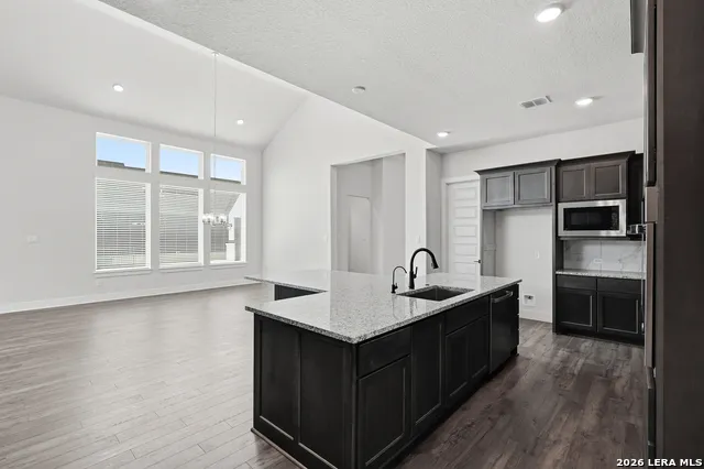 113 Raven Road Castroville, TX 78009