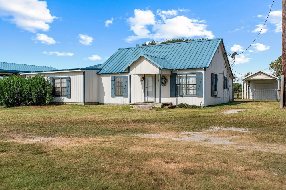 124 Hopper Road Tivoli, TX 77990