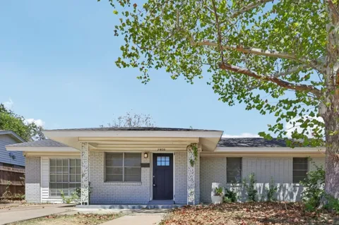 2816 W Fuller Avenue